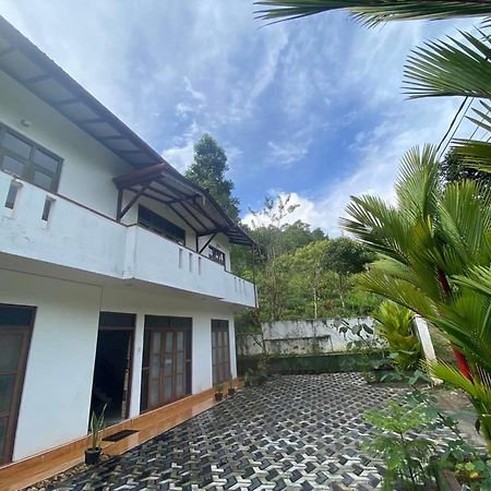 Montes Ella Bed & Breakfast Bagian luar foto