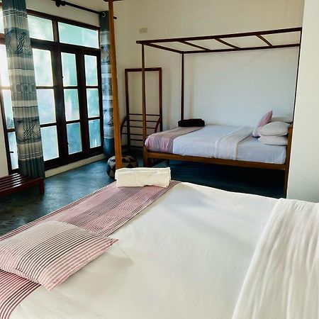 Montes Ella Bed & Breakfast Bagian luar foto