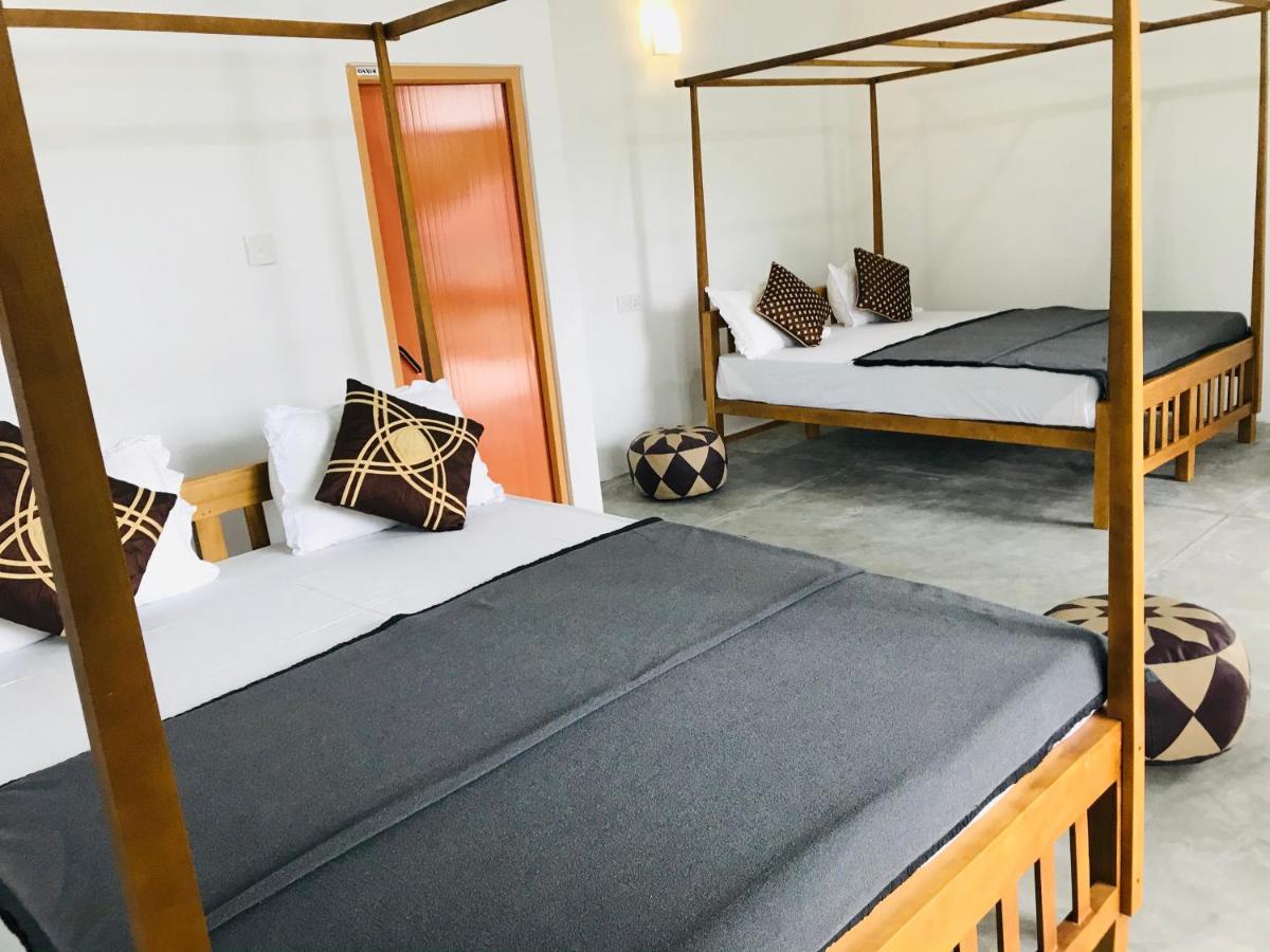 Montes Ella Bed & Breakfast Bagian luar foto