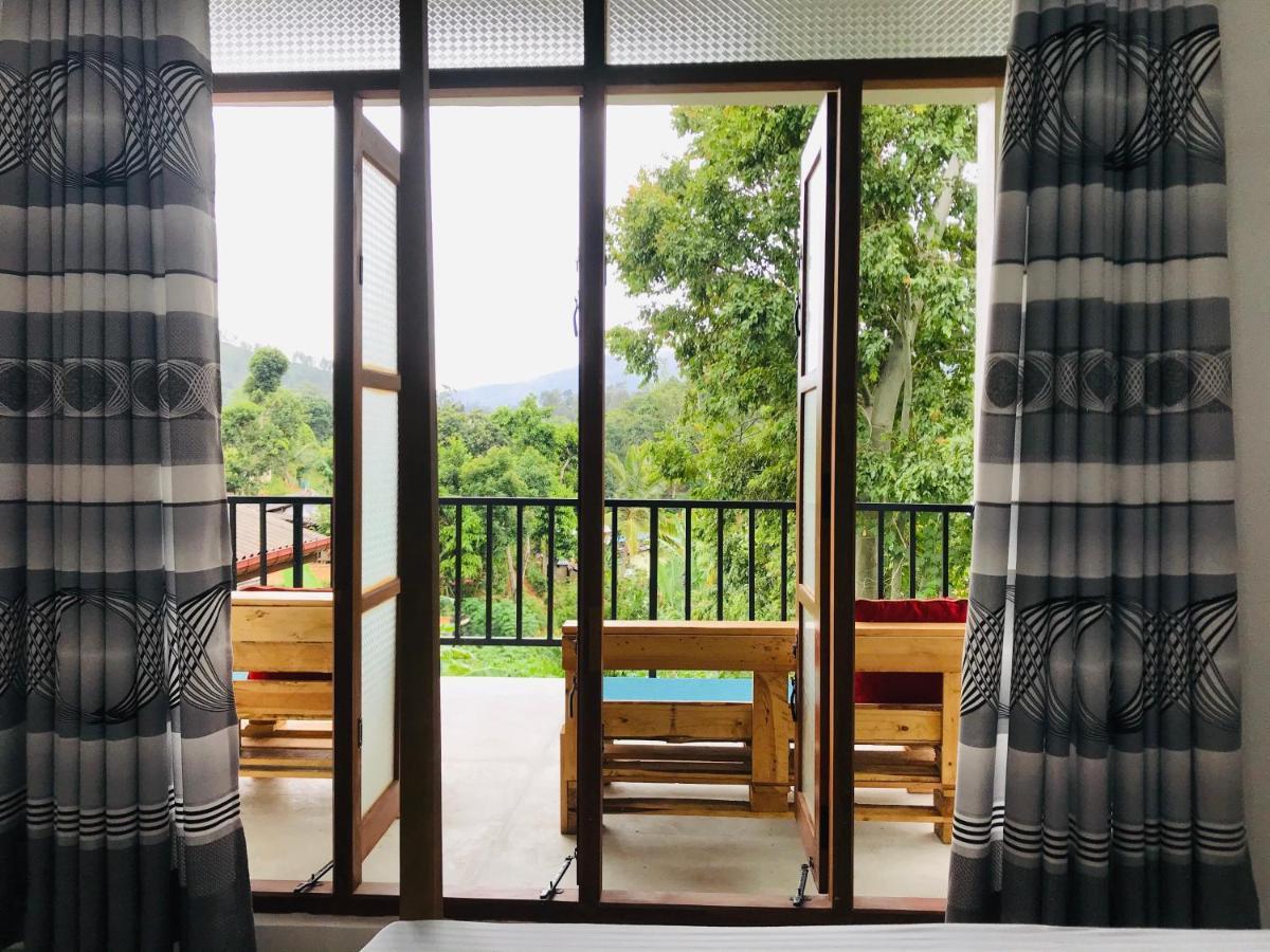 Montes Ella Bed & Breakfast Bagian luar foto