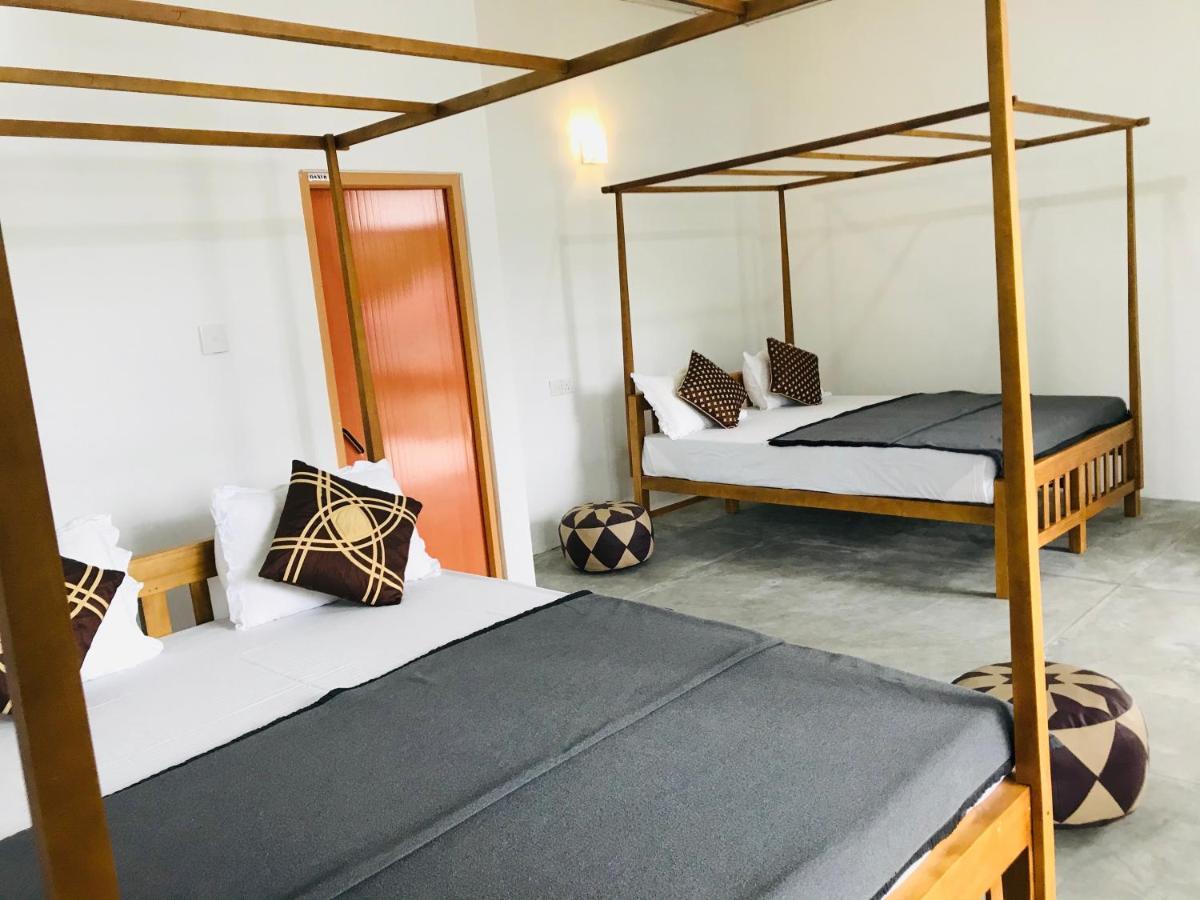 Montes Ella Bed & Breakfast Bagian luar foto