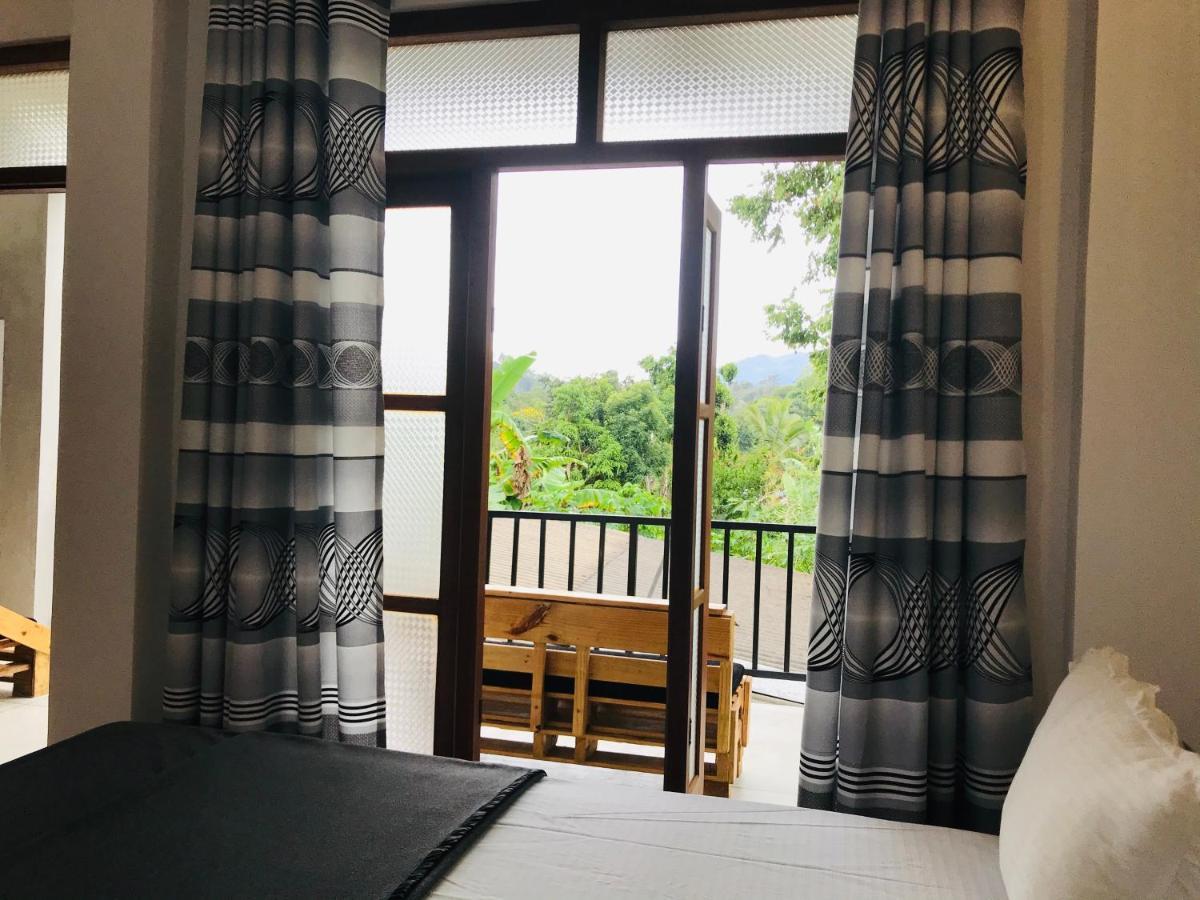 Montes Ella Bed & Breakfast Bagian luar foto