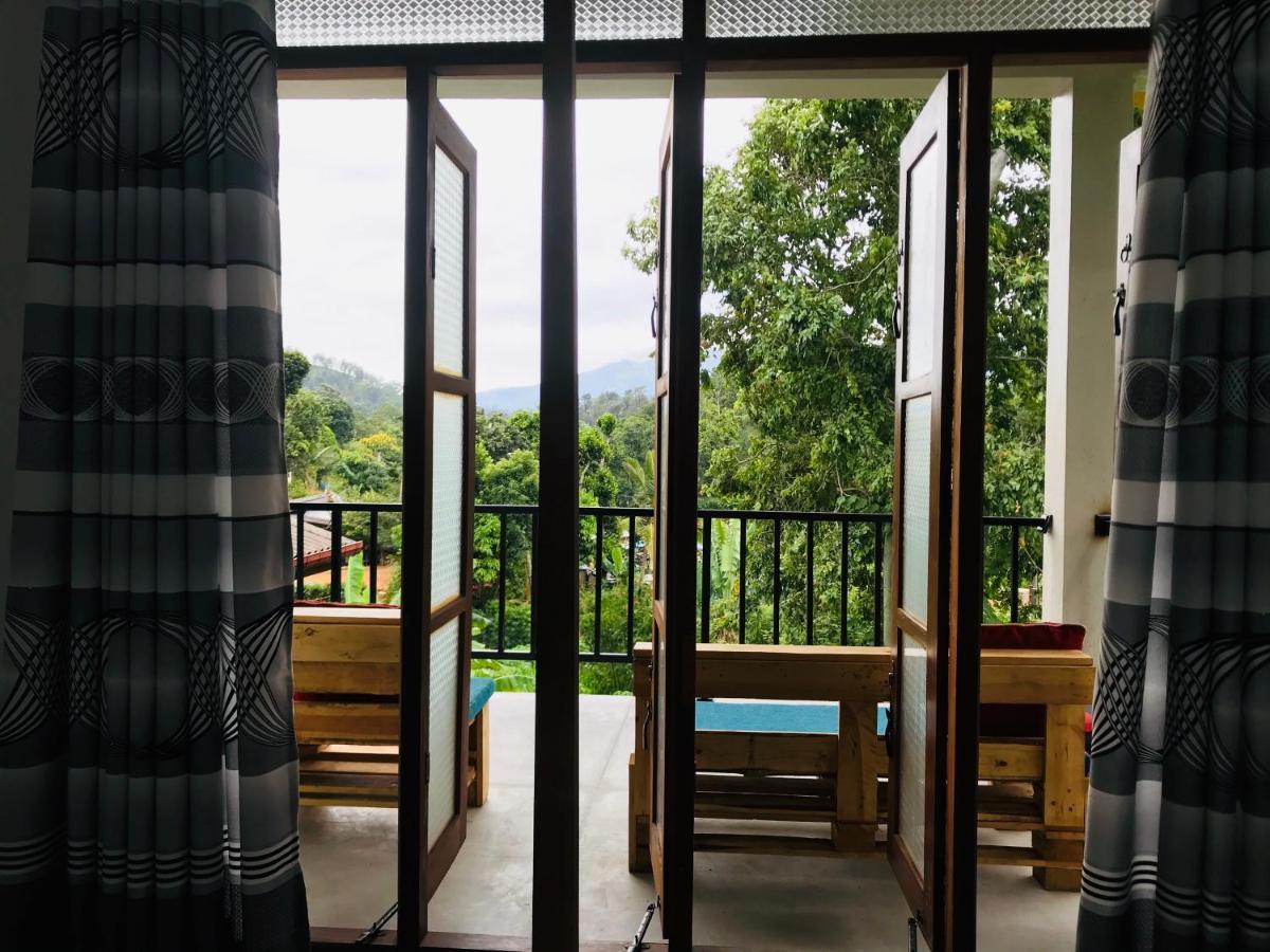 Montes Ella Bed & Breakfast Bagian luar foto