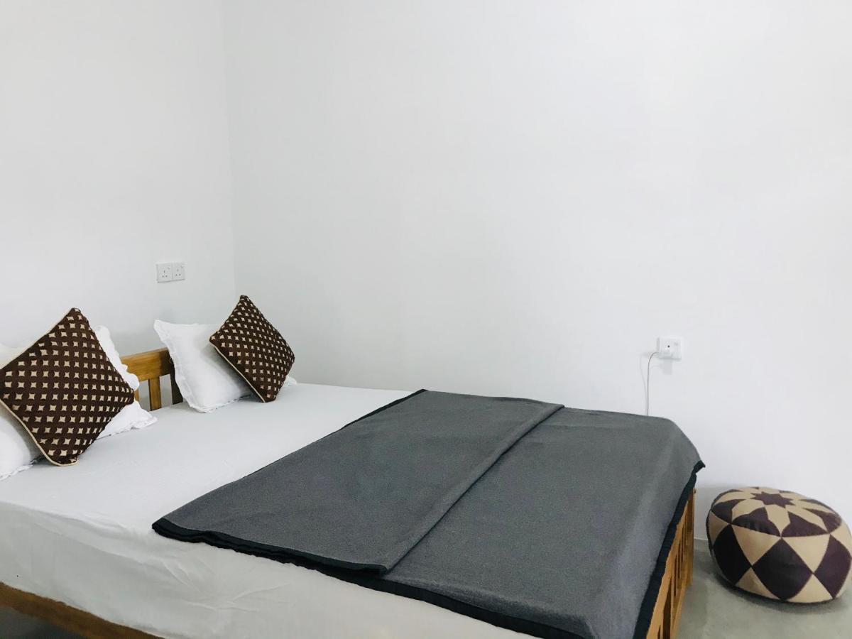Montes Ella Bed & Breakfast Bagian luar foto