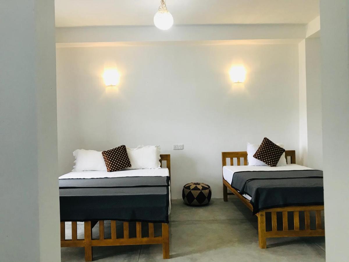 Montes Ella Bed & Breakfast Bagian luar foto