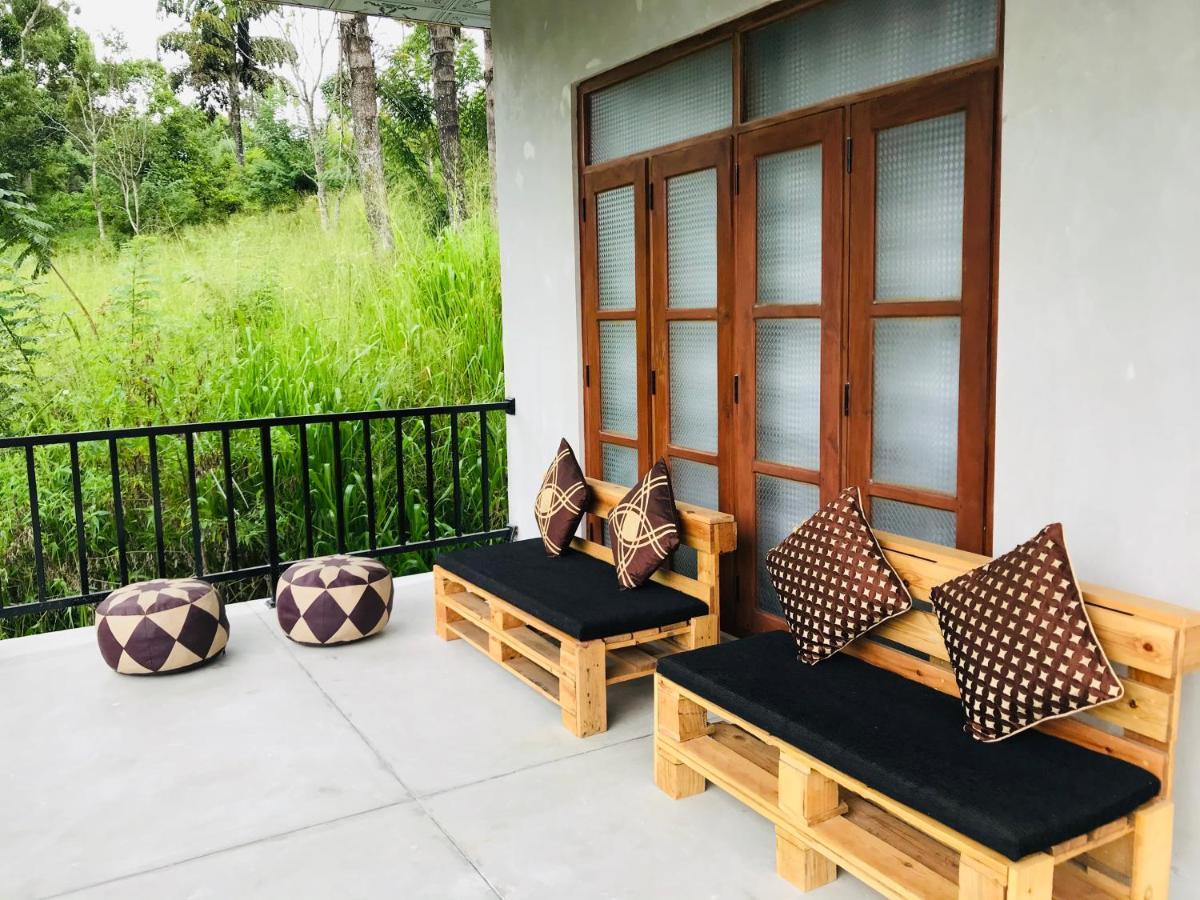 Montes Ella Bed & Breakfast Bagian luar foto