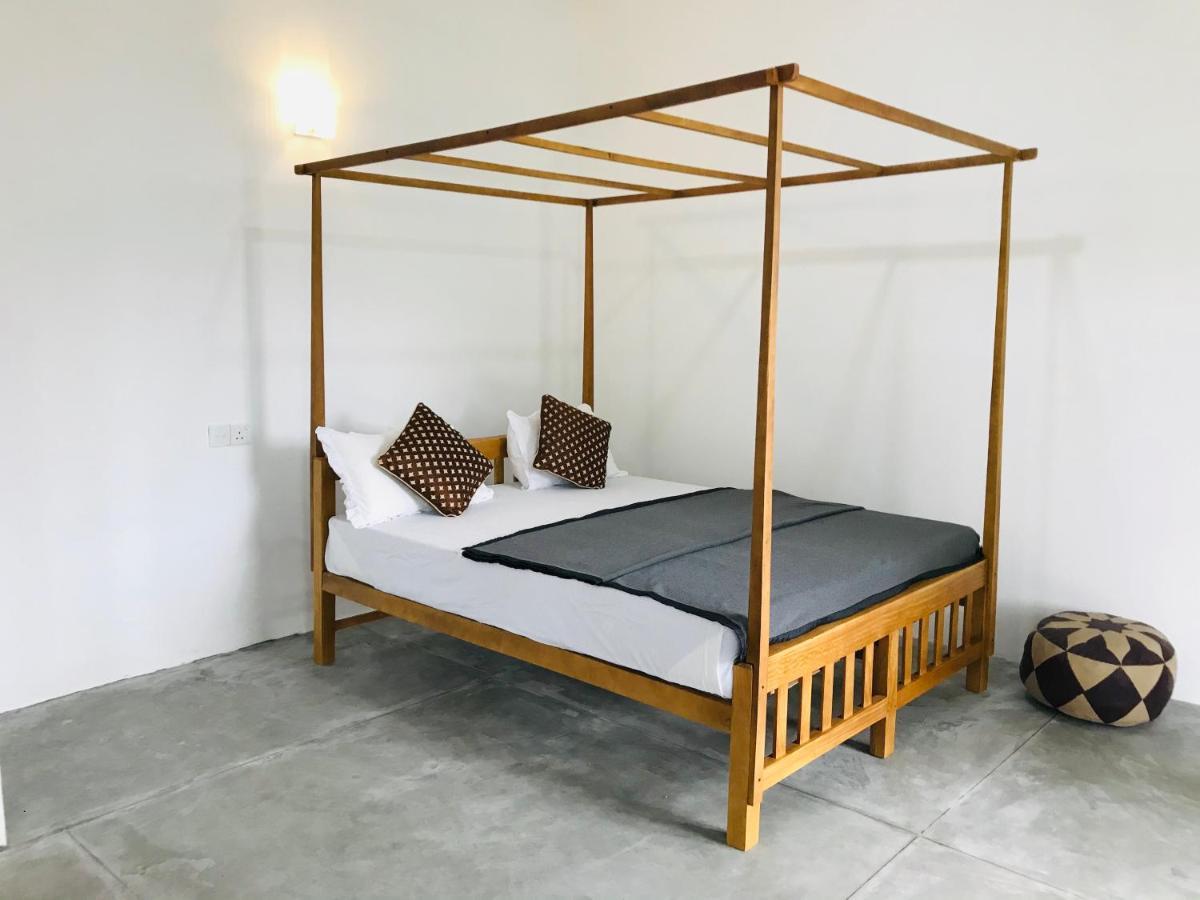 Montes Ella Bed & Breakfast Bagian luar foto