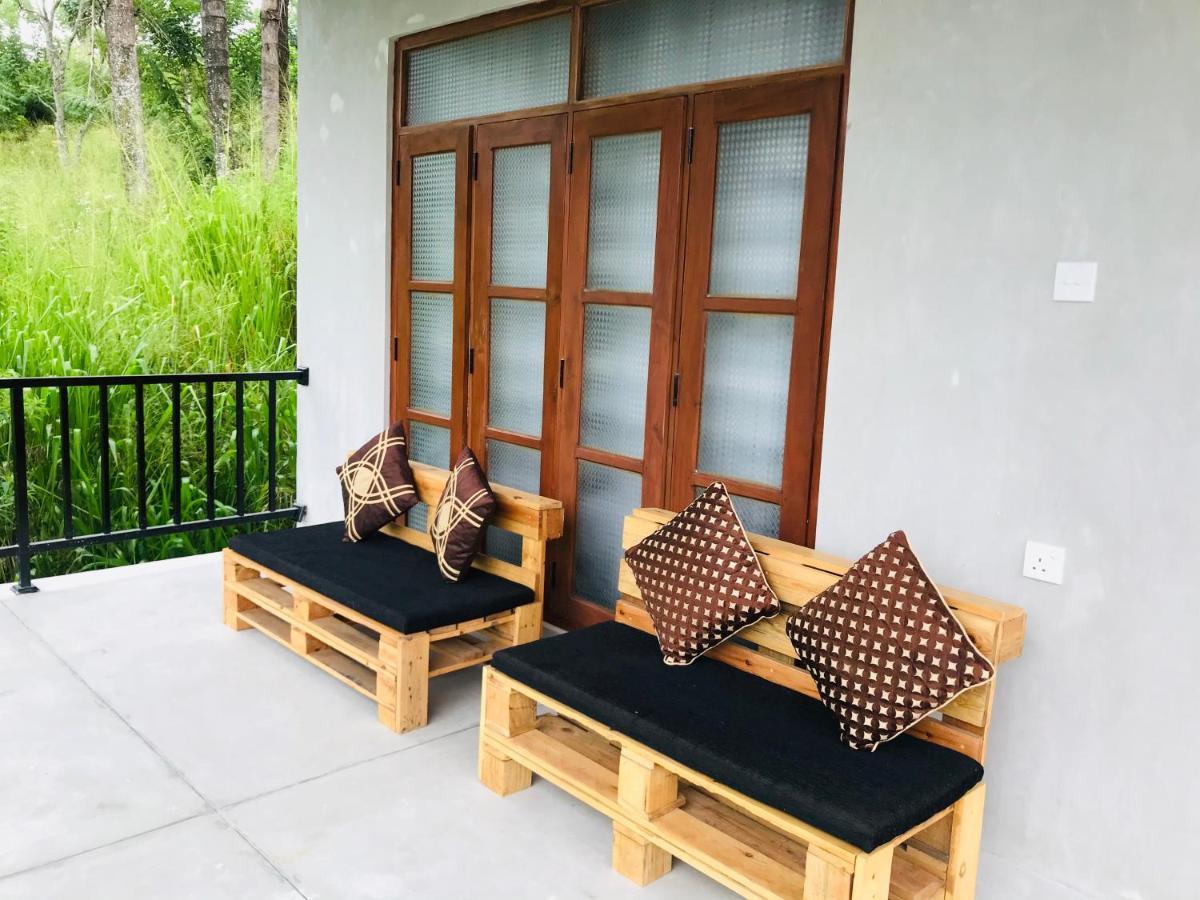 Montes Ella Bed & Breakfast Bagian luar foto