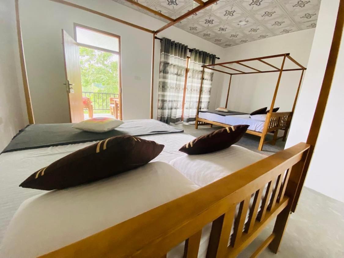 Montes Ella Bed & Breakfast Bagian luar foto