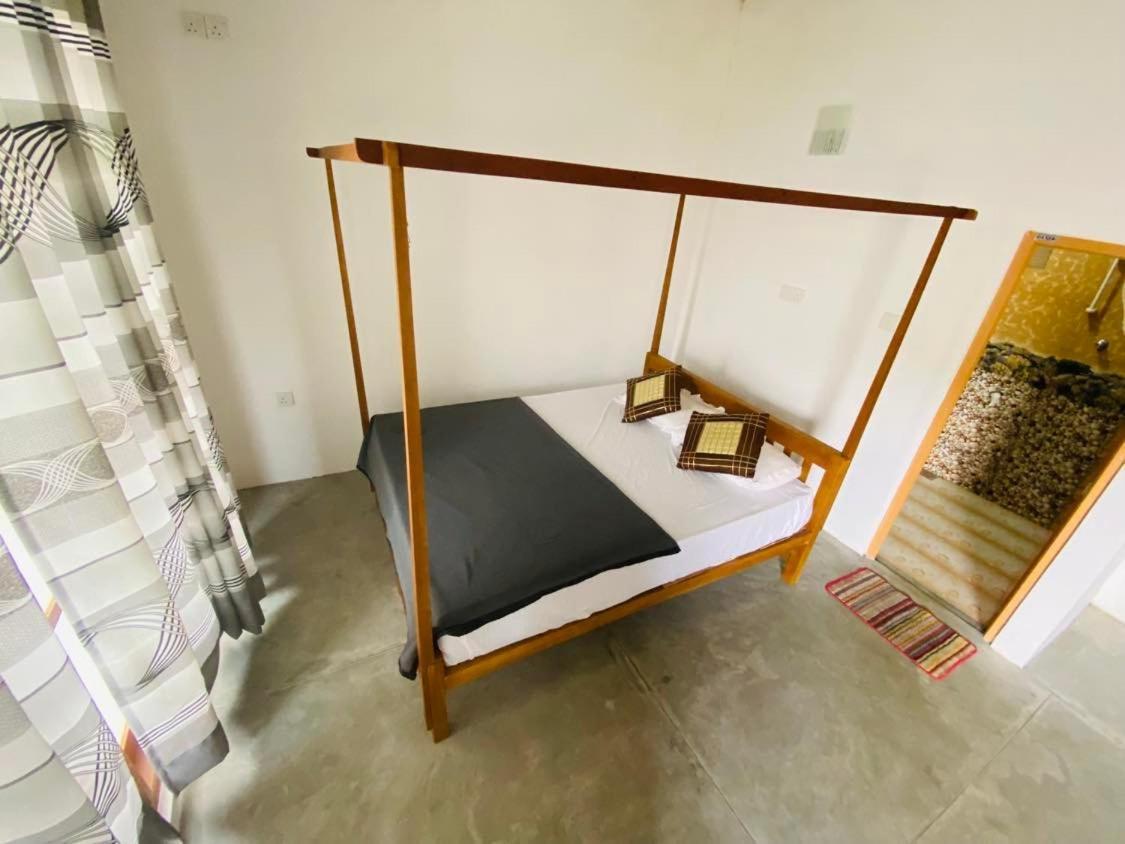 Montes Ella Bed & Breakfast Bagian luar foto