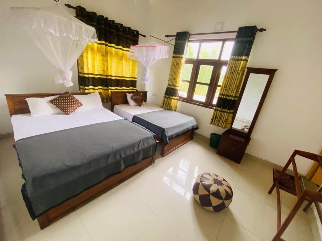 Montes Ella Bed & Breakfast Bagian luar foto