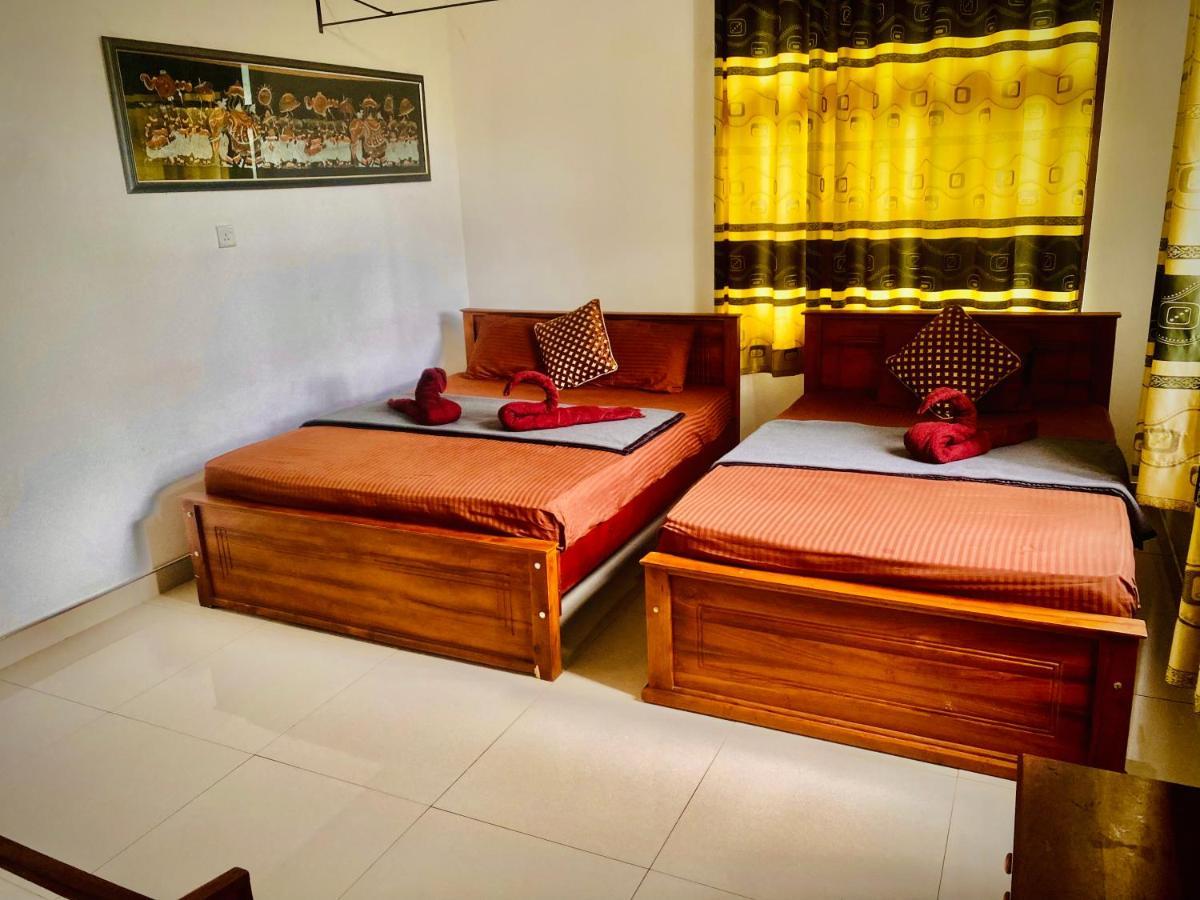 Montes Ella Bed & Breakfast Bagian luar foto