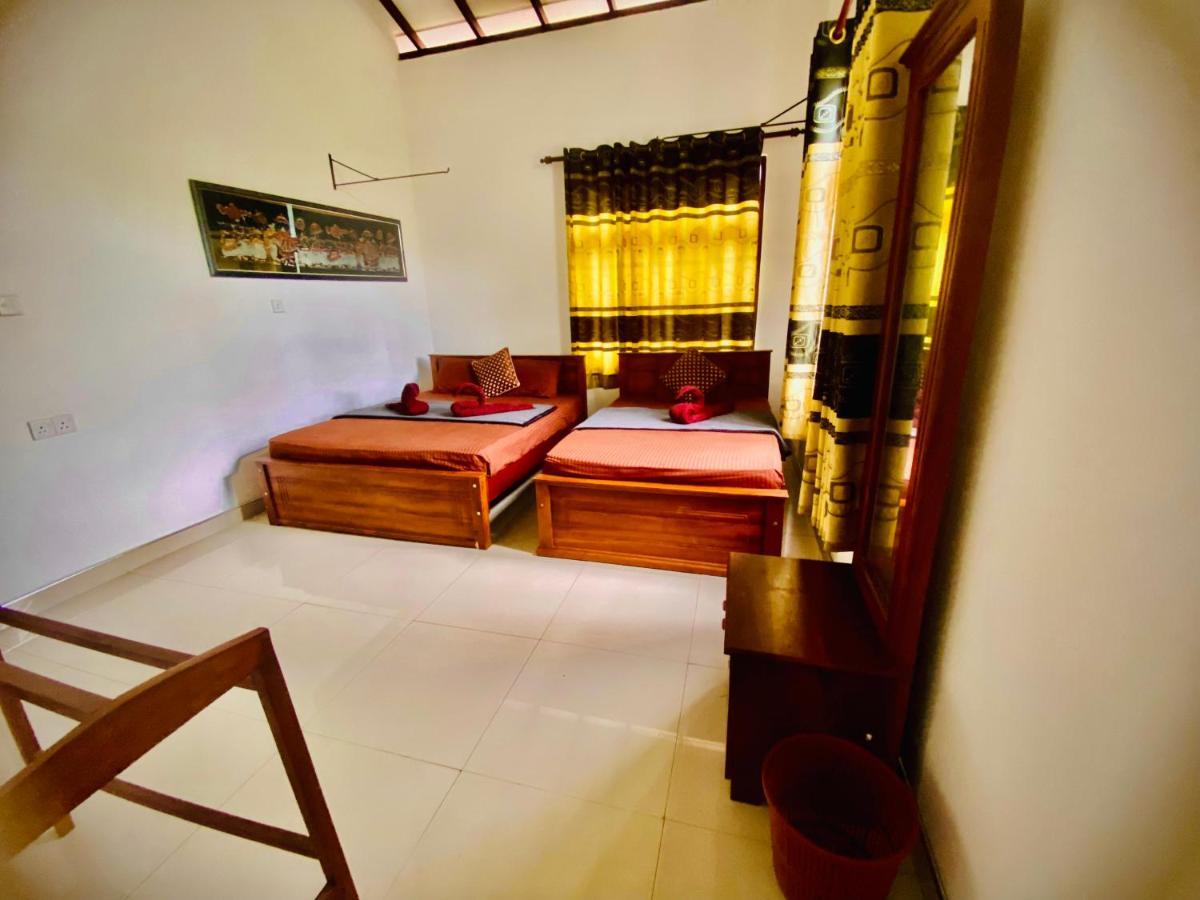 Montes Ella Bed & Breakfast Bagian luar foto