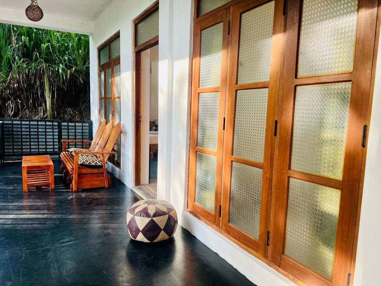 Montes Ella Bed & Breakfast Bagian luar foto