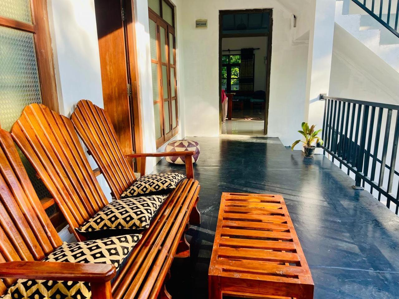Montes Ella Bed & Breakfast Bagian luar foto