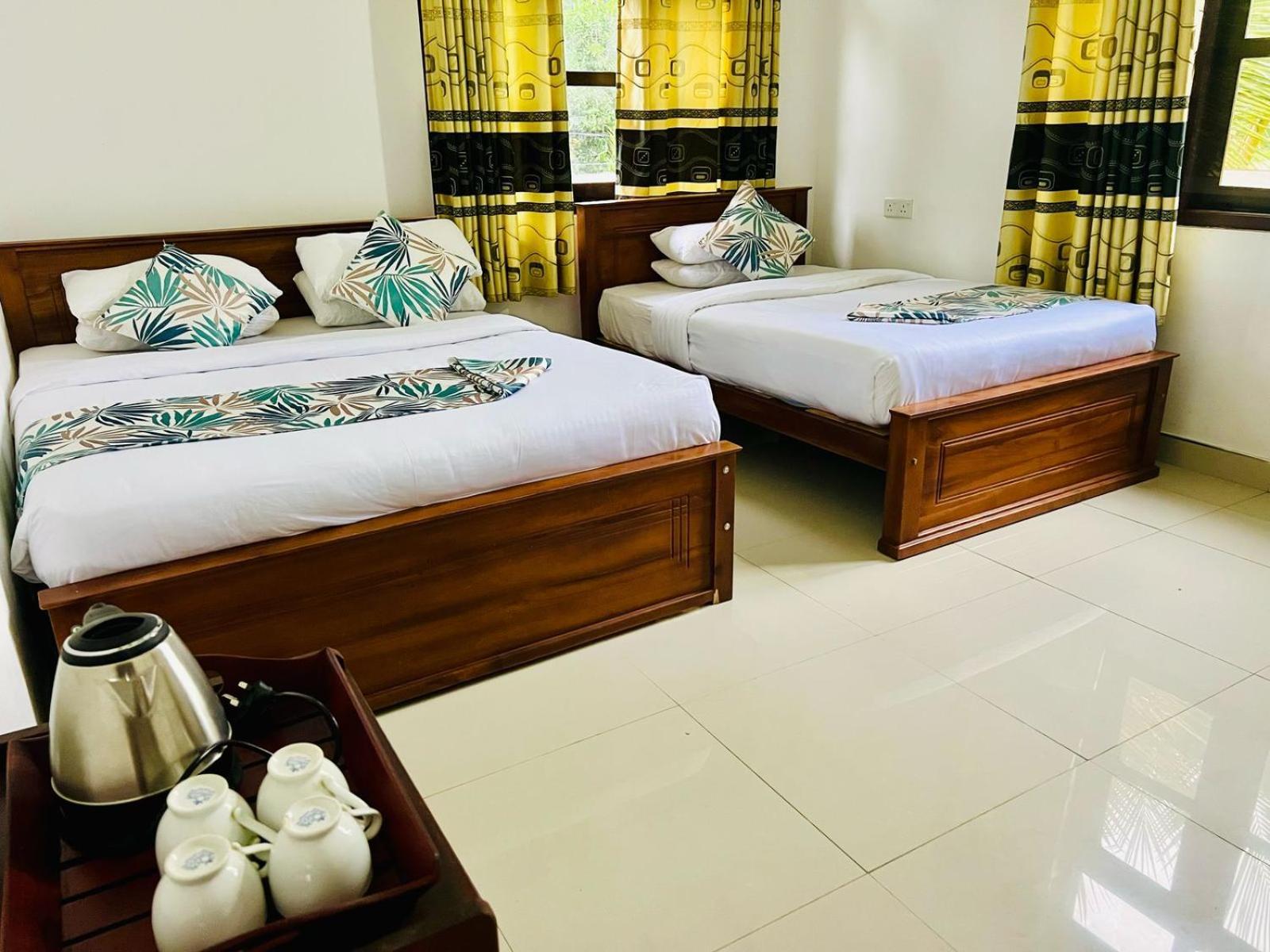 Montes Ella Bed & Breakfast Bagian luar foto