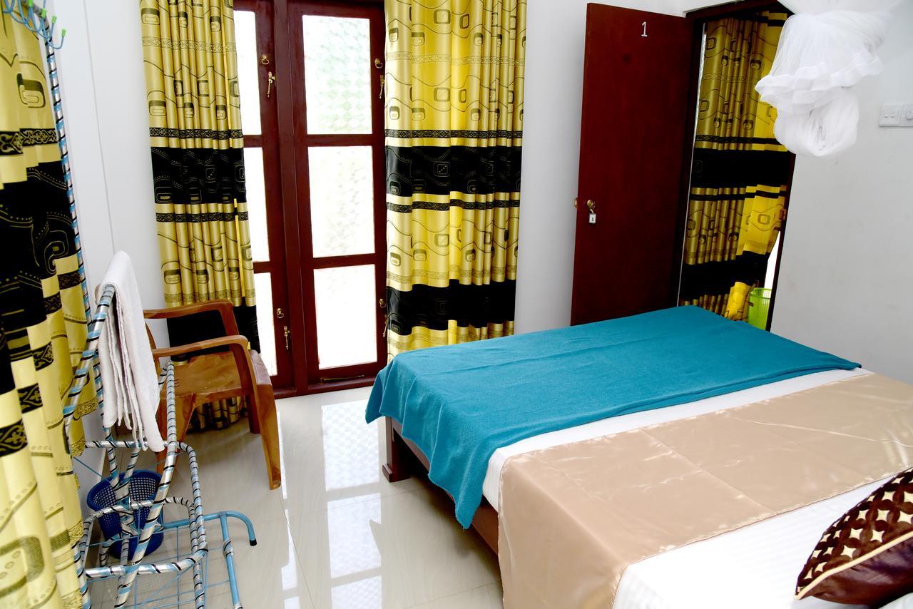 Montes Ella Bed & Breakfast Bagian luar foto