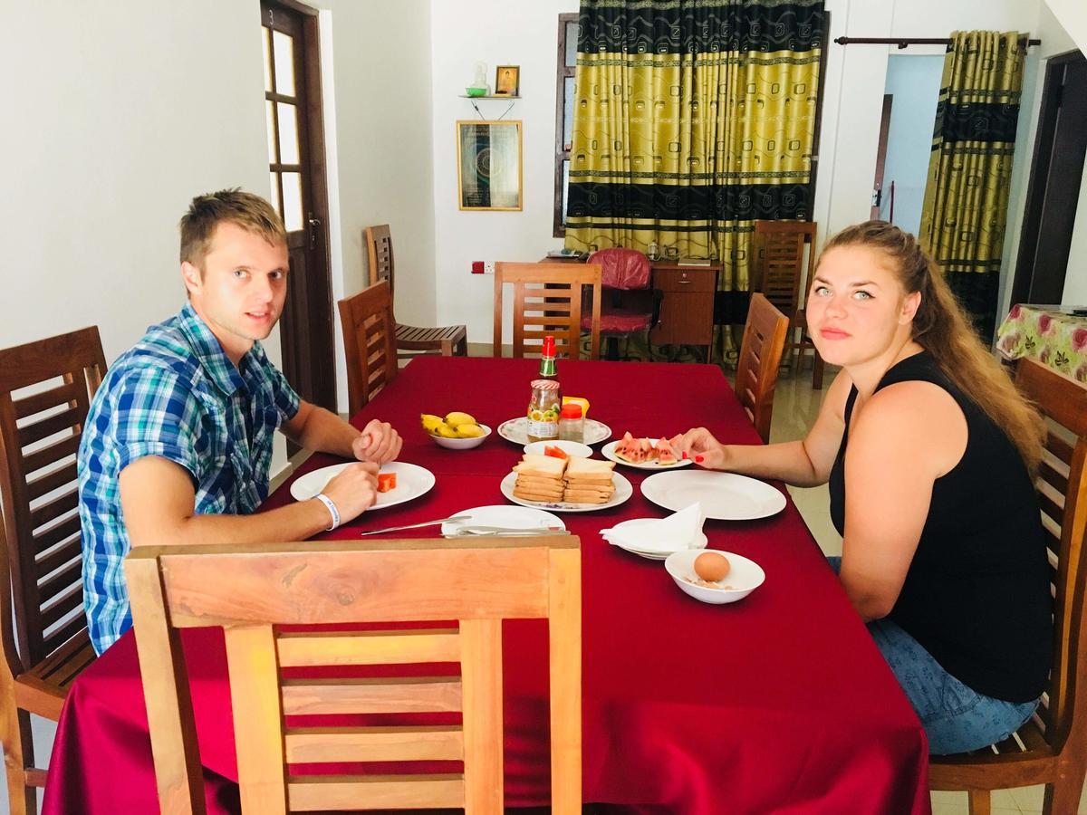 Montes Ella Bed & Breakfast Bagian luar foto