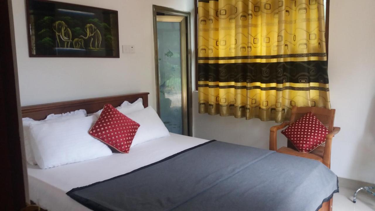 Montes Ella Bed & Breakfast Bagian luar foto