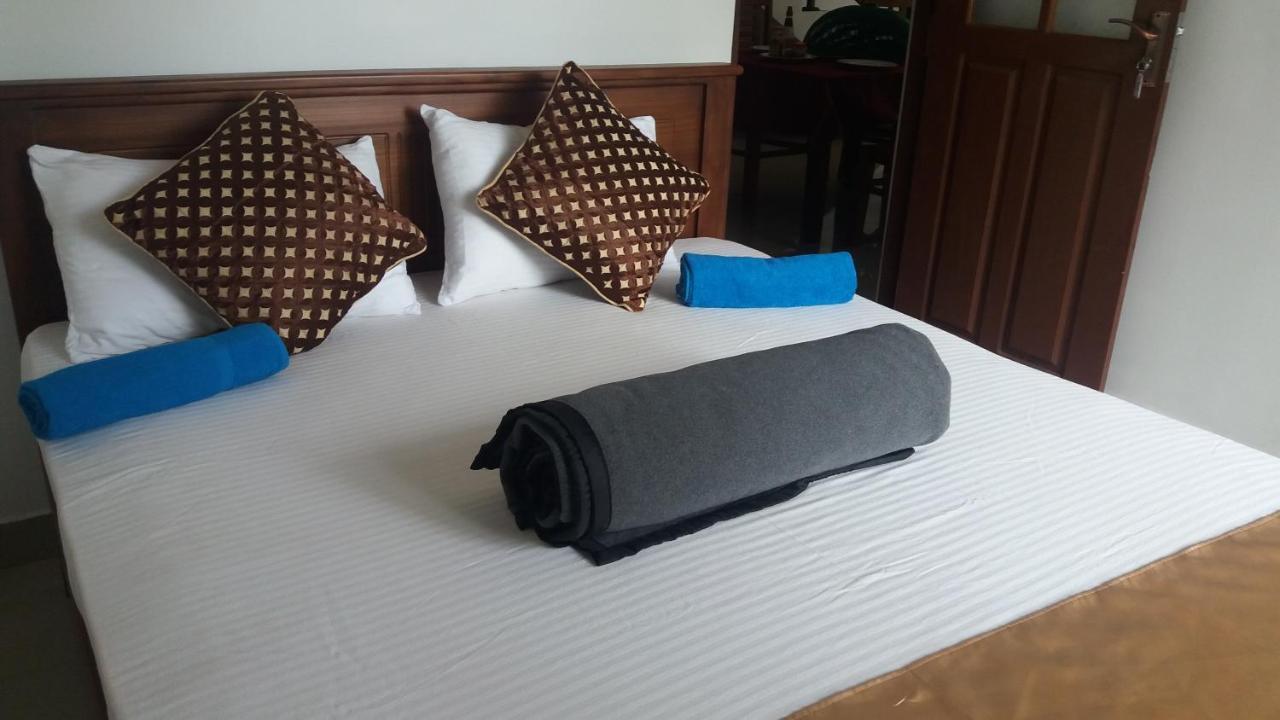 Montes Ella Bed & Breakfast Bagian luar foto