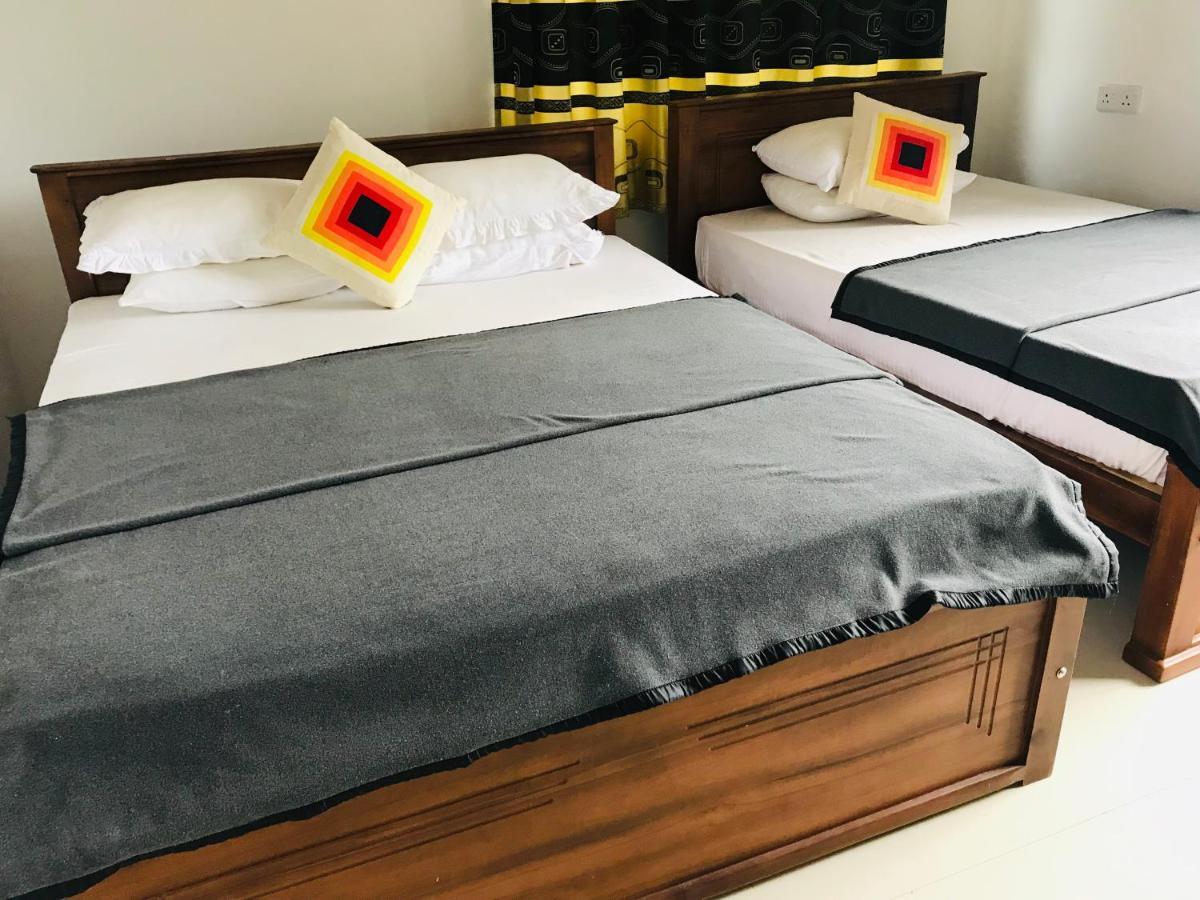 Montes Ella Bed & Breakfast Bagian luar foto